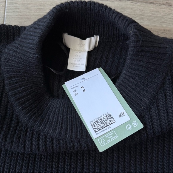 NWT H&M Black Sleeveless Wool Blend Sweater Vest Size Medium - Picture 4 of 5